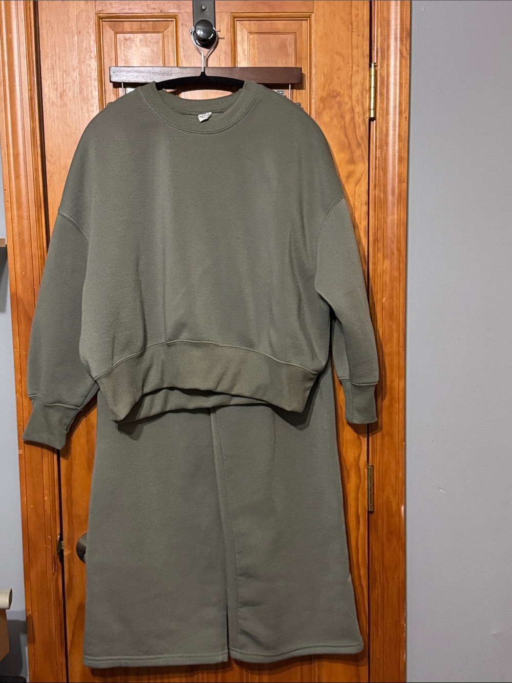 ebb & flow Athleisure Olive Two piece sweatsuit - Medium